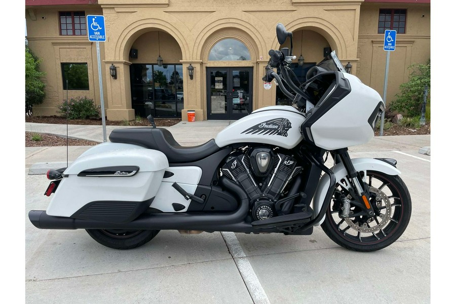 2021 Indian Motorcycle CHALLENGER DARK HORSE, WHITE SMK, 49ST Dark Horse®