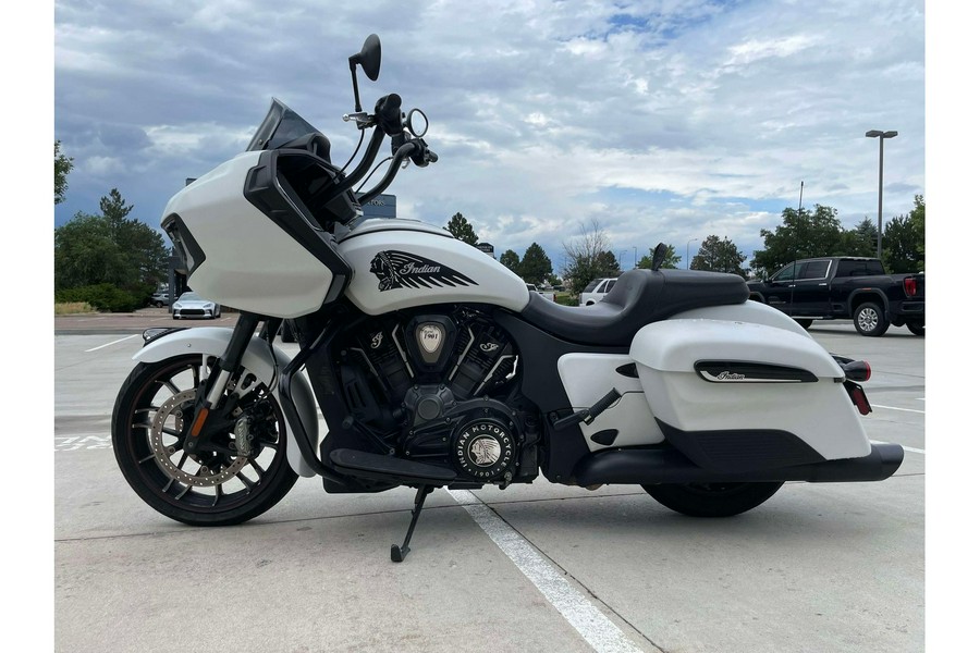 2021 Indian Motorcycle CHALLENGER DARK HORSE, WHITE SMK, 49ST Dark Horse®