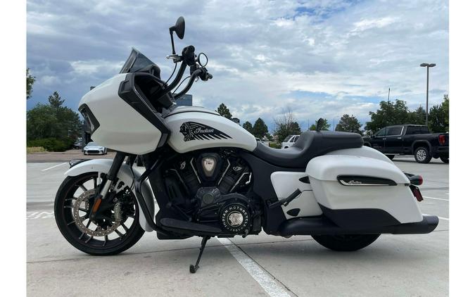 2021 Indian Motorcycle CHALLENGER DARK HORSE, WHITE SMK, 49ST Dark Horse®