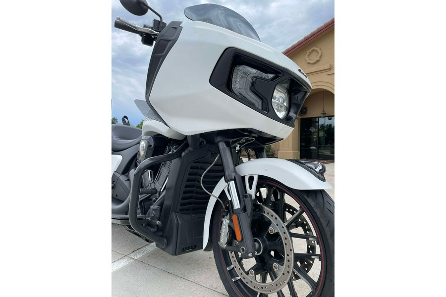 2021 Indian Motorcycle CHALLENGER DARK HORSE, WHITE SMK, 49ST Dark Horse®