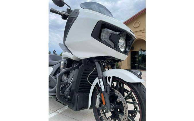 2021 Indian Motorcycle CHALLENGER DARK HORSE, WHITE SMK, 49ST Dark Horse®