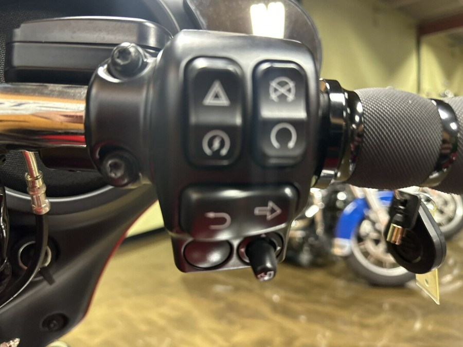 FLHX 2023 Street Glide®