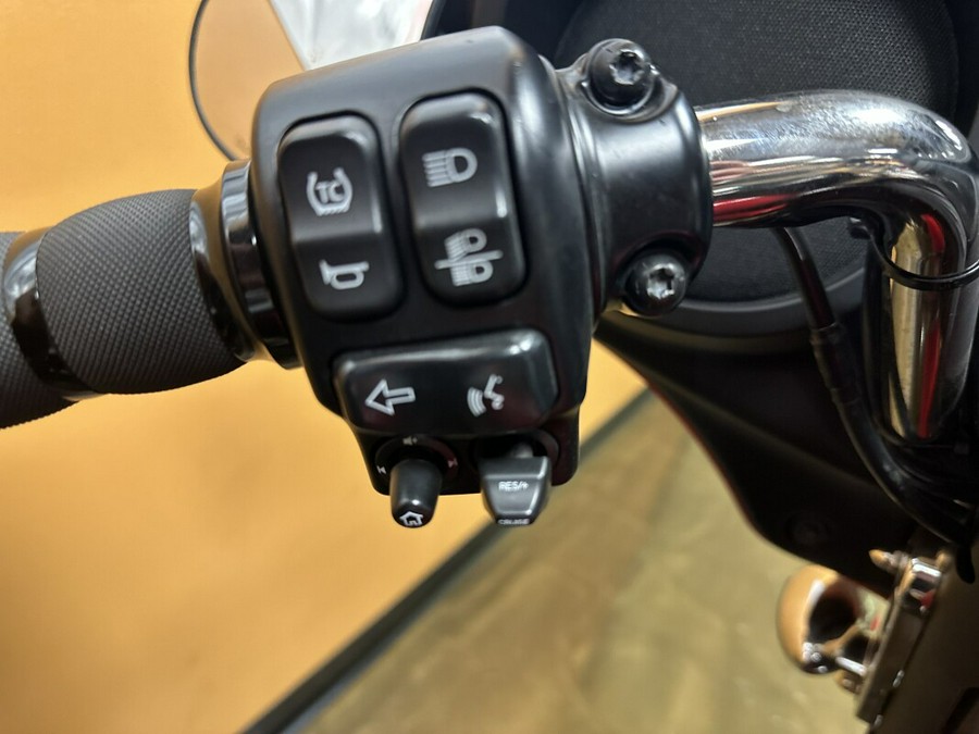 FLHX 2023 Street Glide®