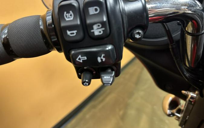 FLHX 2023 Street Glide®