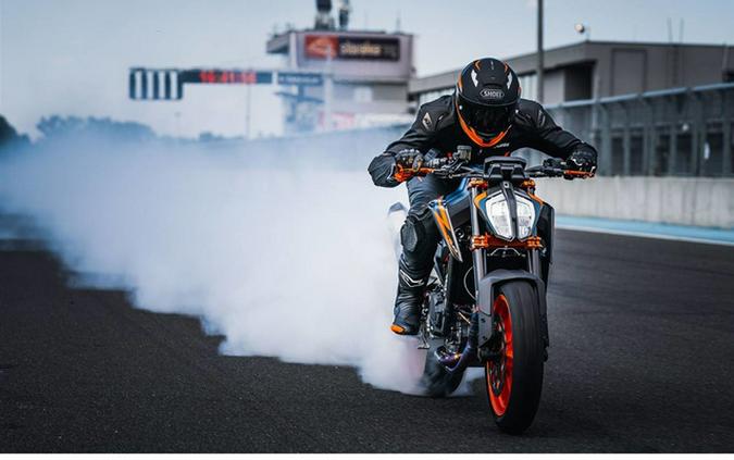 2023 KTM Duke 890 R