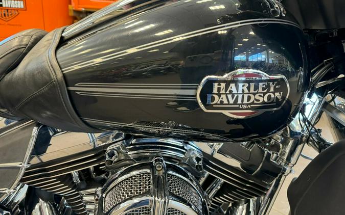 2012 Harley-Davidson Tri-Glide Ultra Classic FLHTCUTG