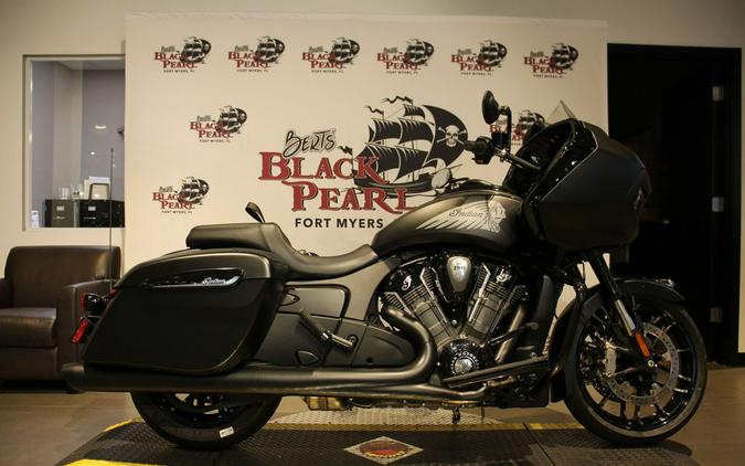 2025 Indian Motorcycle® CHALLENGER DARK HORSE, 49ST