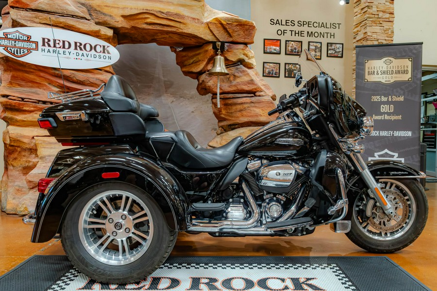 2017 Harley-Davidson Tri Glide Ultra FLHTCUTG