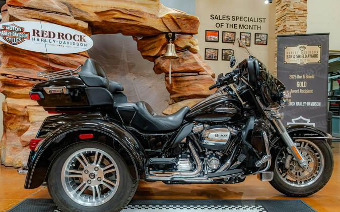 2017 Harley-Davidson Tri Glide Ultra FLHTCUTG