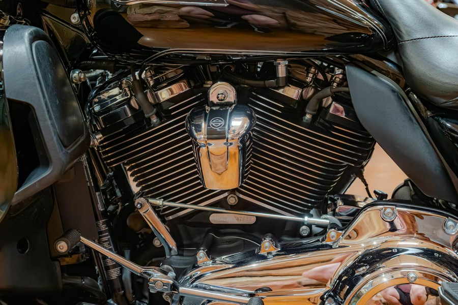 2017 Harley-Davidson Tri Glide Ultra FLHTCUTG