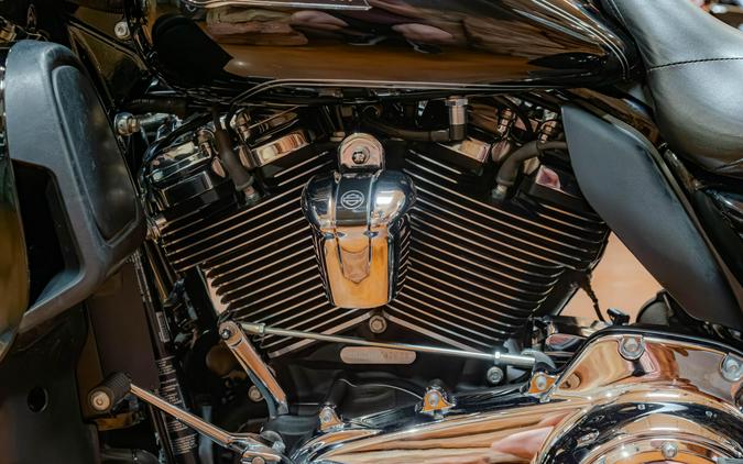 2017 Harley-Davidson Tri Glide Ultra FLHTCUTG