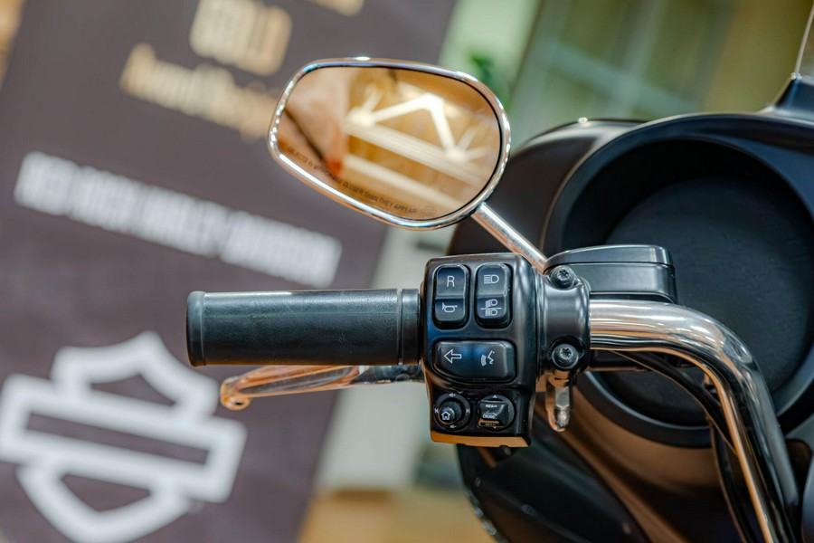 2017 Harley-Davidson Tri Glide Ultra FLHTCUTG