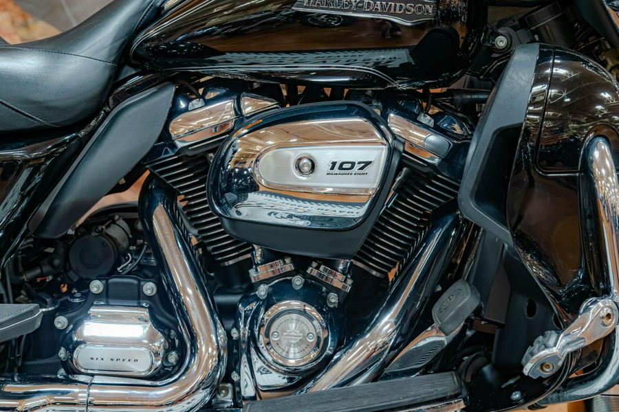 2017 Harley-Davidson Tri Glide Ultra FLHTCUTG