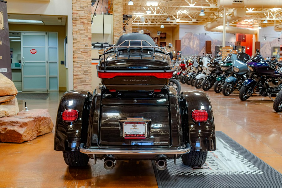 2017 Harley-Davidson Tri Glide Ultra FLHTCUTG