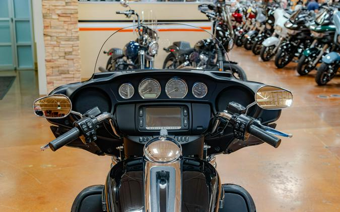 2017 Harley-Davidson Tri Glide Ultra FLHTCUTG