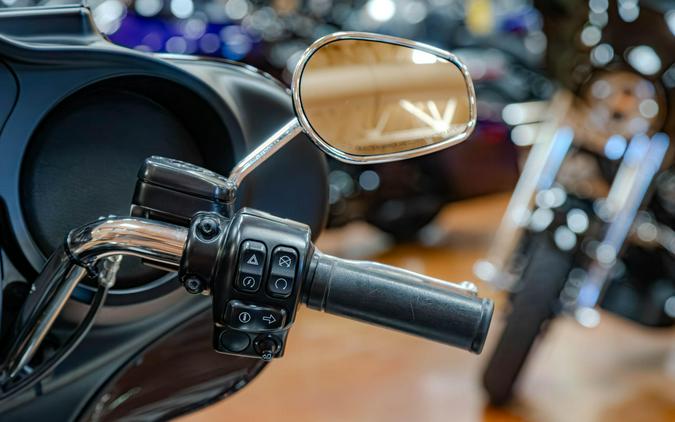 2017 Harley-Davidson Tri Glide Ultra FLHTCUTG