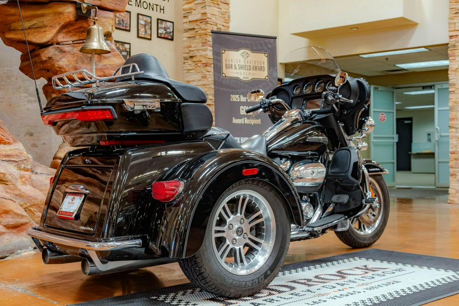 2017 Harley-Davidson Tri Glide Ultra FLHTCUTG