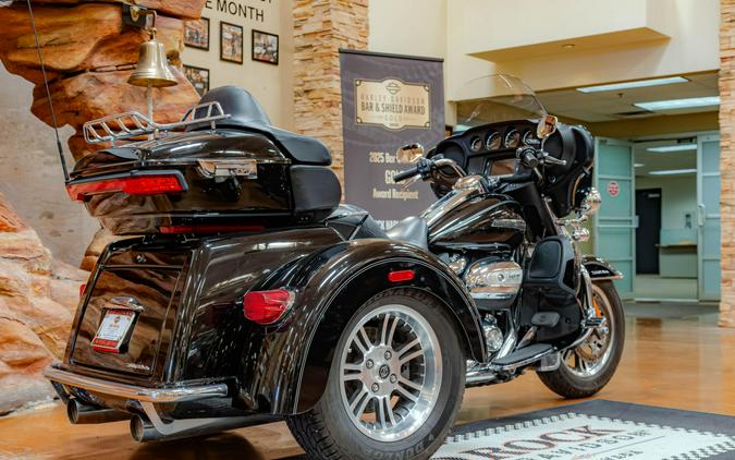 2017 Harley-Davidson Tri Glide Ultra FLHTCUTG