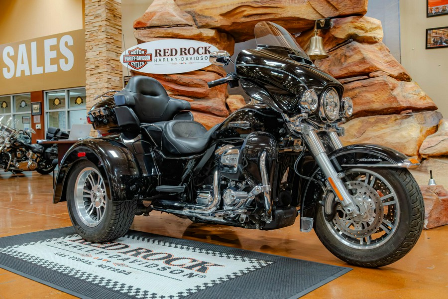 2017 Harley-Davidson Tri Glide Ultra FLHTCUTG