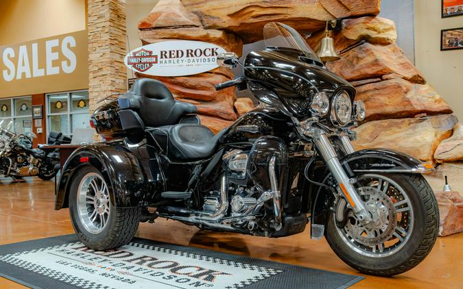 2017 Harley-Davidson Tri Glide Ultra FLHTCUTG