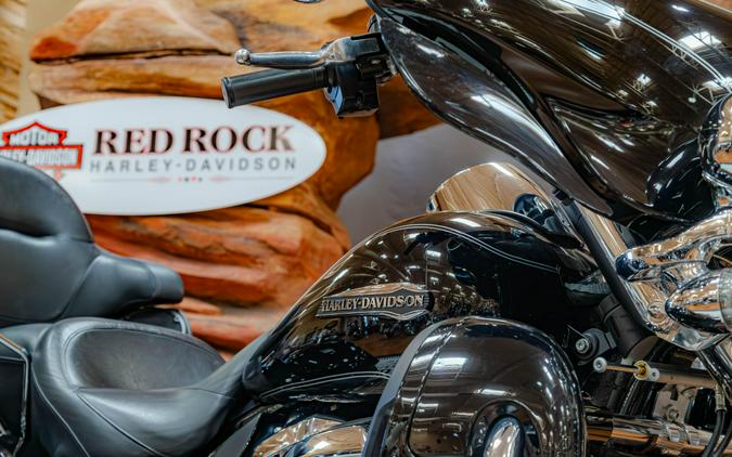2017 Harley-Davidson Tri Glide Ultra FLHTCUTG