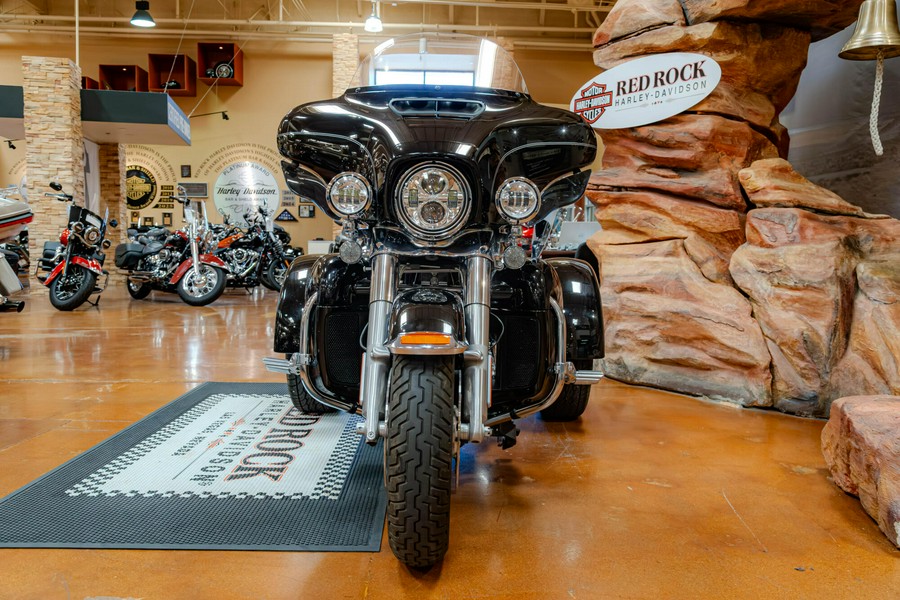 2017 Harley-Davidson Tri Glide Ultra FLHTCUTG