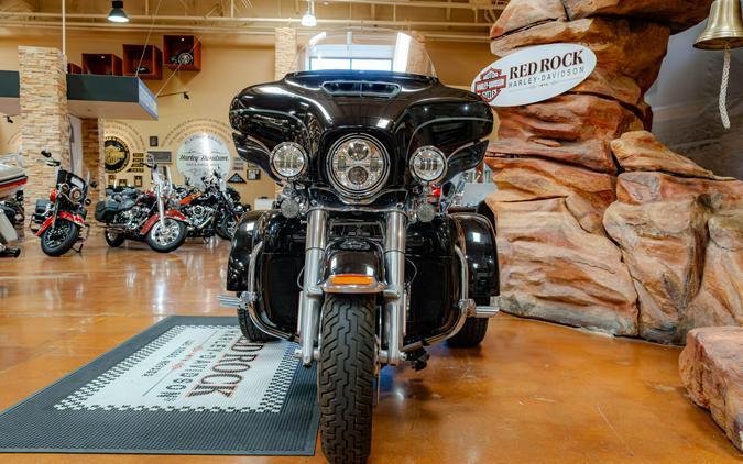 2017 Harley-Davidson Tri Glide Ultra FLHTCUTG