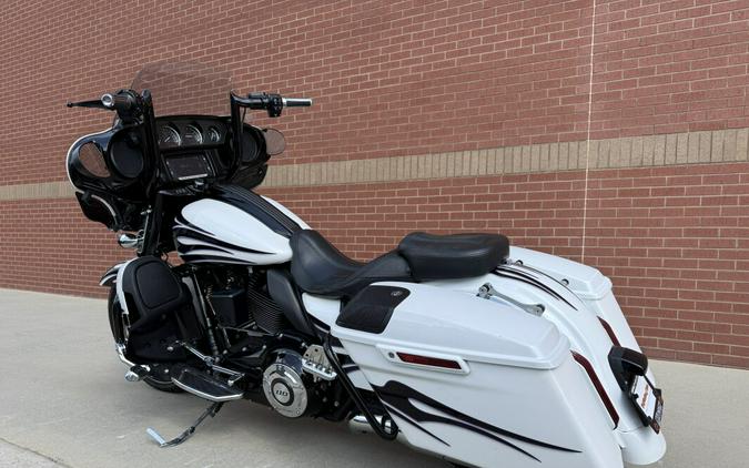 2016 Harley-Davidson® CVO™ Street Glide® White Amethyst with Black Licorice Flames