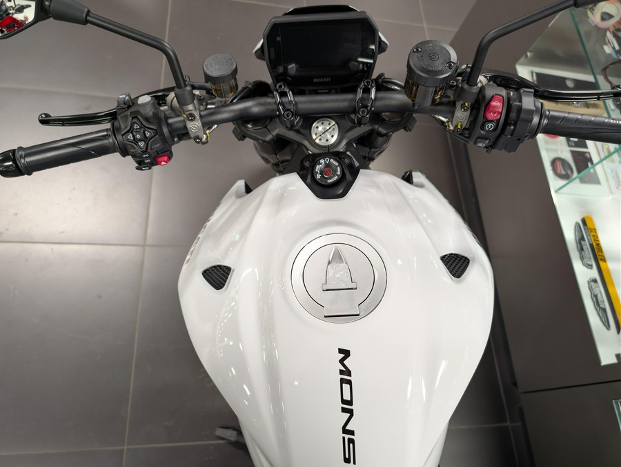 2027 Ducati MONSTER PLUS