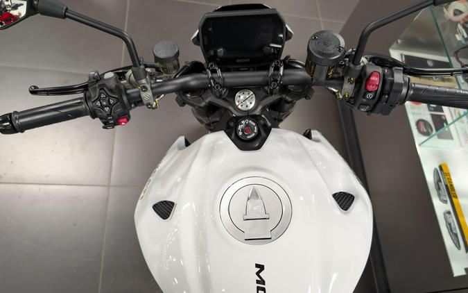 2027 Ducati MONSTER PLUS