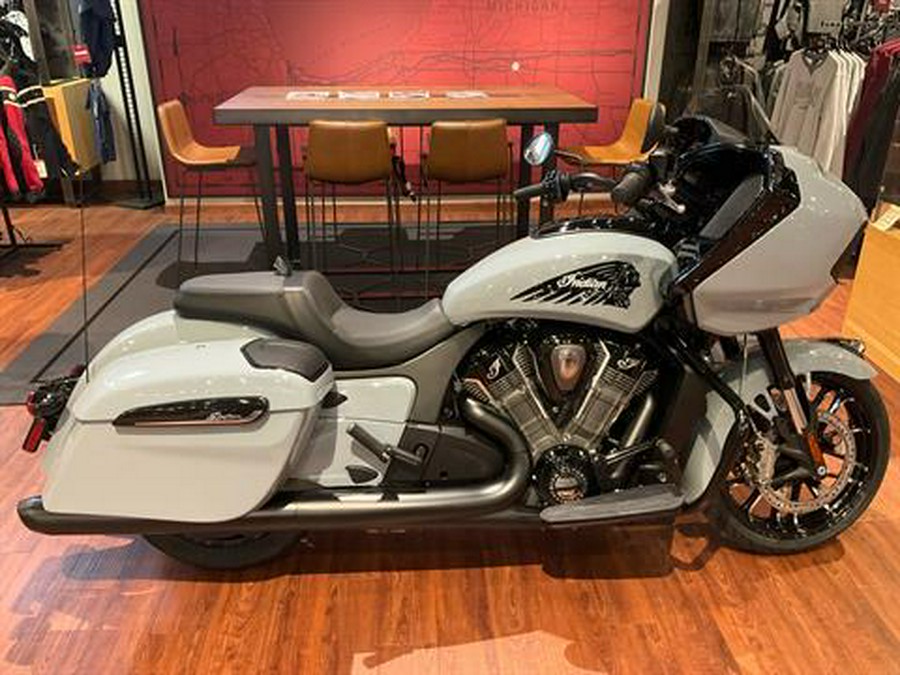 2024 Indian Motorcycle Challenger® Dark Horse® Icon with PowerBand Audio Package