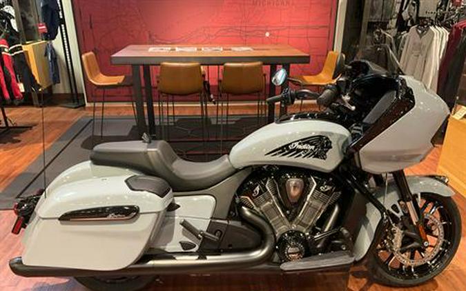 2024 Indian Motorcycle Challenger® Dark Horse® Icon with PowerBand Audio Package