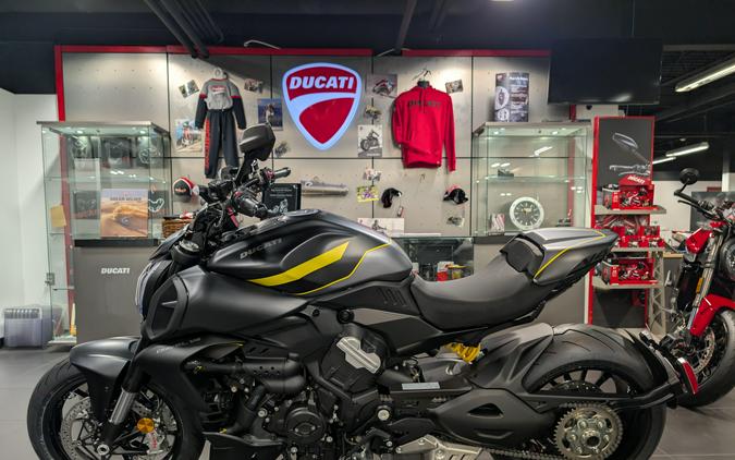 2026 Ducati DIAVEL V4