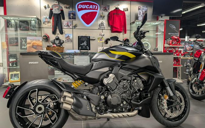 2026 Ducati DIAVEL V4