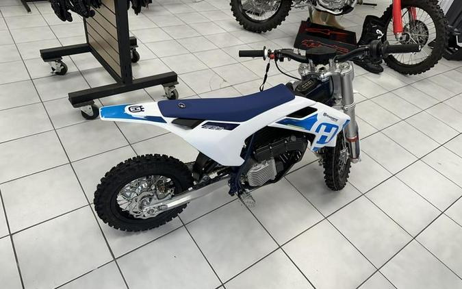 2024 Husqvarna® EE 3