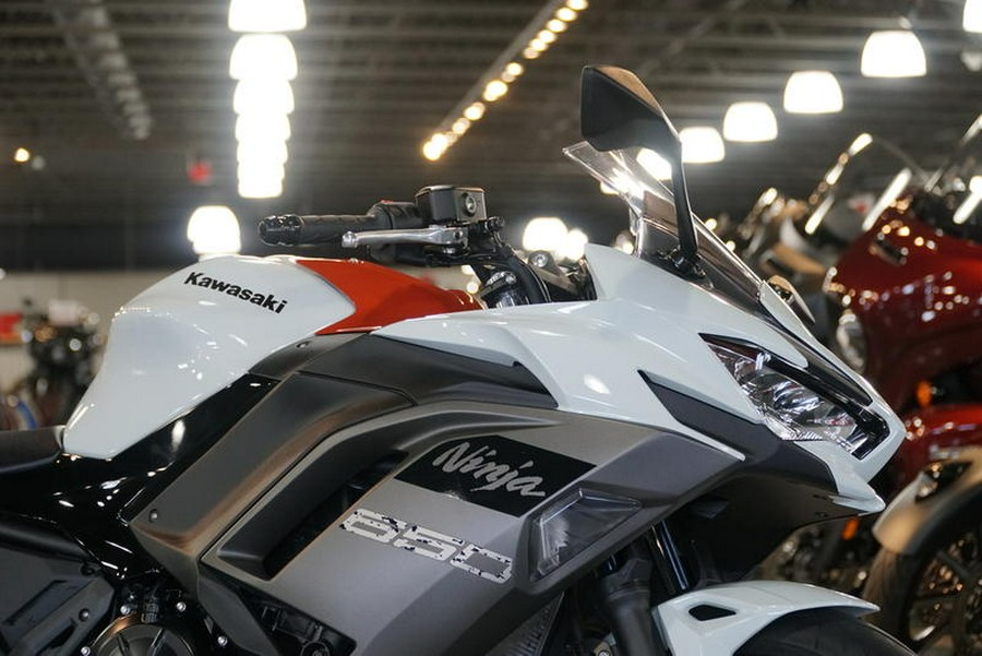 2023 Kawasaki Ninja® 650 Pearl Robotic White/Metallic Matte Graystone