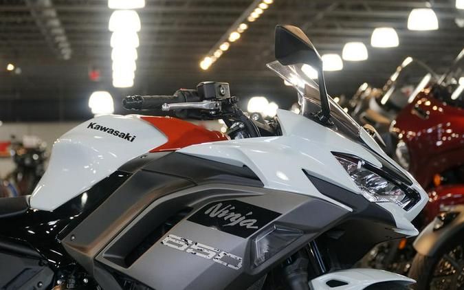 2023 Kawasaki Ninja® 650 Pearl Robotic White/Metallic Matte Graystone