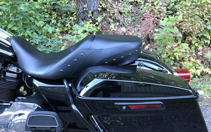 2017 Harley-Davidson® Road King® Vivid Black