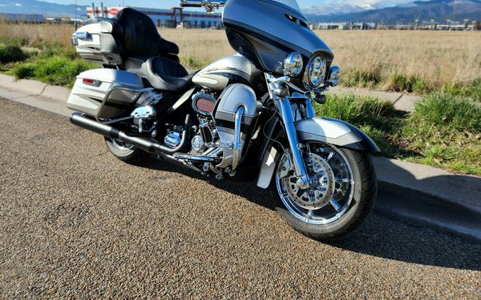 2017 Harley-Davidson CVO Limited Silver