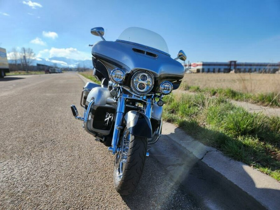 2017 Harley-Davidson CVO Limited Silver