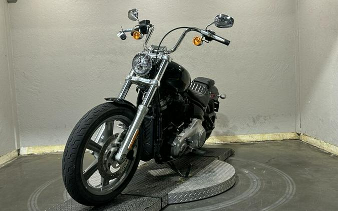 Harley-Davidson® Softail® Standard 2024 Vivid Black
