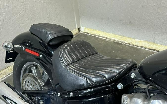 Harley-Davidson® Softail® Standard 2024 Vivid Black