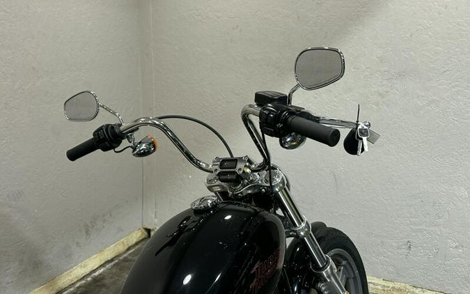 Harley-Davidson® Softail® Standard 2024 Vivid Black