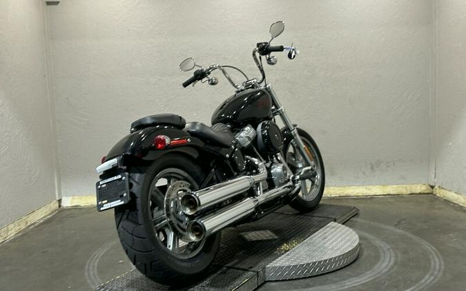 Harley-Davidson® Softail® Standard 2024 Vivid Black