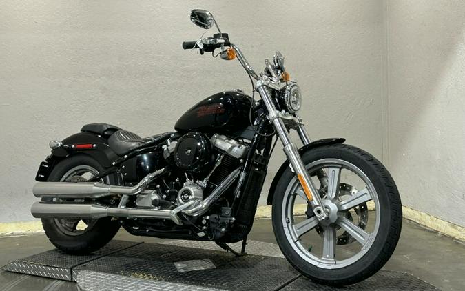 Harley-Davidson® Softail® Standard 2024 Vivid Black