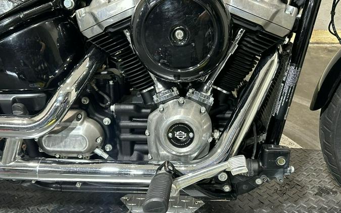 Harley-Davidson® Softail® Standard 2024 Vivid Black