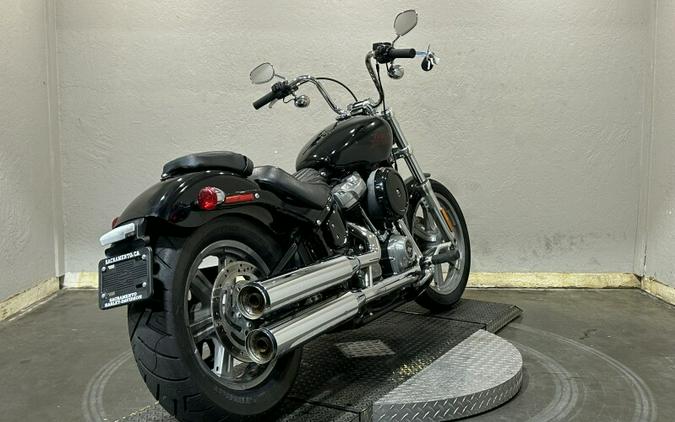 Harley-Davidson® Softail® Standard 2024 Vivid Black