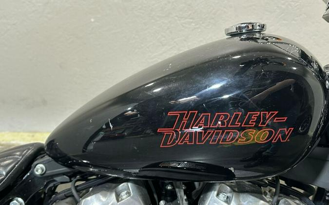 Harley-Davidson® Softail® Standard 2024 Vivid Black