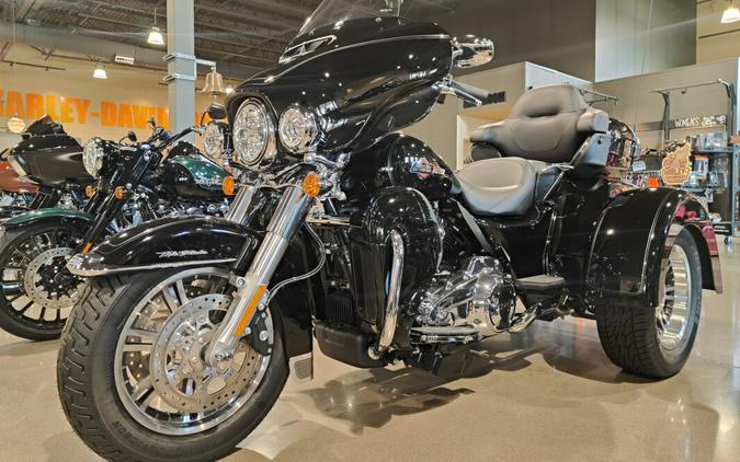 2024 Harley-Davidson Tri Glide Ultra Vivid Black