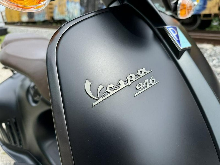 2016 Vespa 946 Emporio Armani